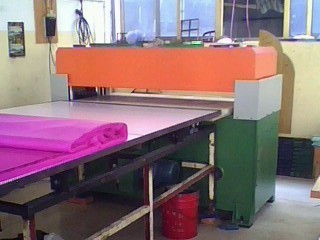 【精密裁切機(jī)裁斷機(jī)四柱式裁斷機(jī)液壓裁斷機(jī) 整機(jī)保用三年】價(jià)格,廠家,圖片,裁斷機(jī),鹽城市益浩皮革機(jī)械-